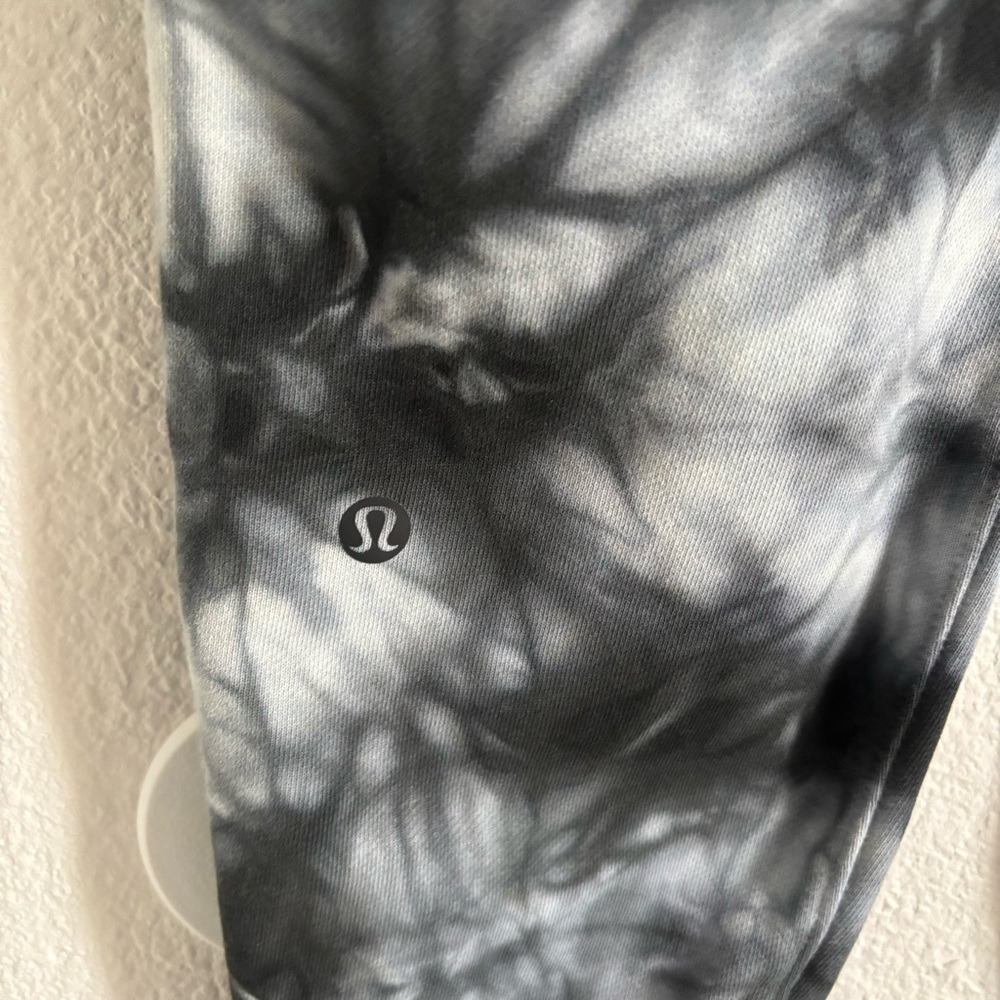 Lululemon Women's Size 2 Multicolor Tie Dye Jogger Pants - Picture 4 of 4